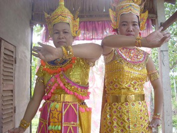 La danse Robam des Khmers, un patrimoine à préserver - ảnh 2